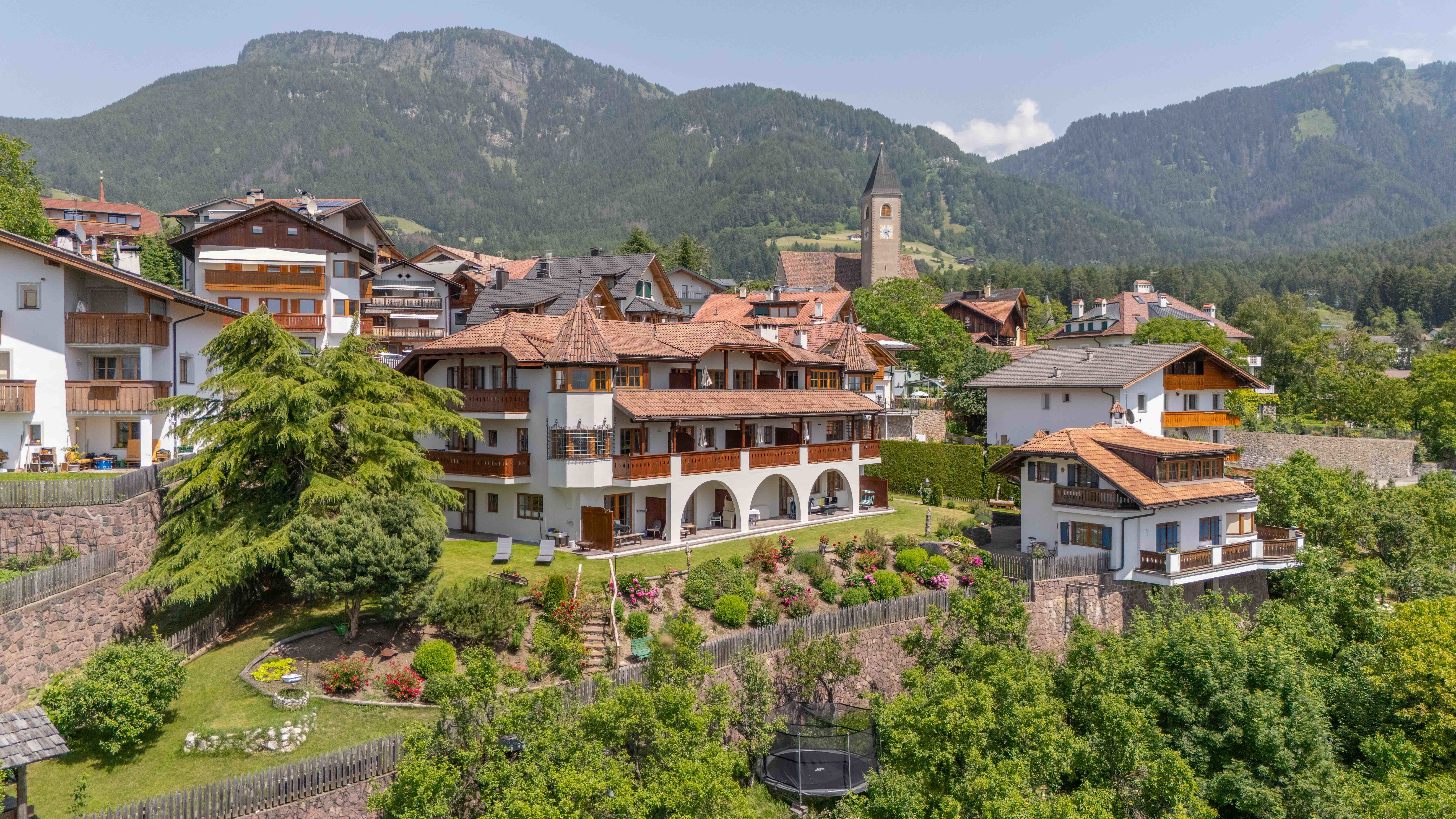 Residence Burghof Ferienwohnungen in Seis am Schlern – Südtirol